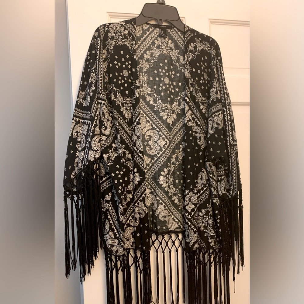 FOREVER 21 Black and White Fringed Jacket Shawl Small